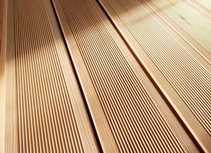 Terrasse pin lisse et striée